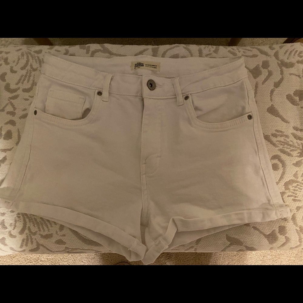 ZARA WHITE DENIM SHORTS SIZE 6